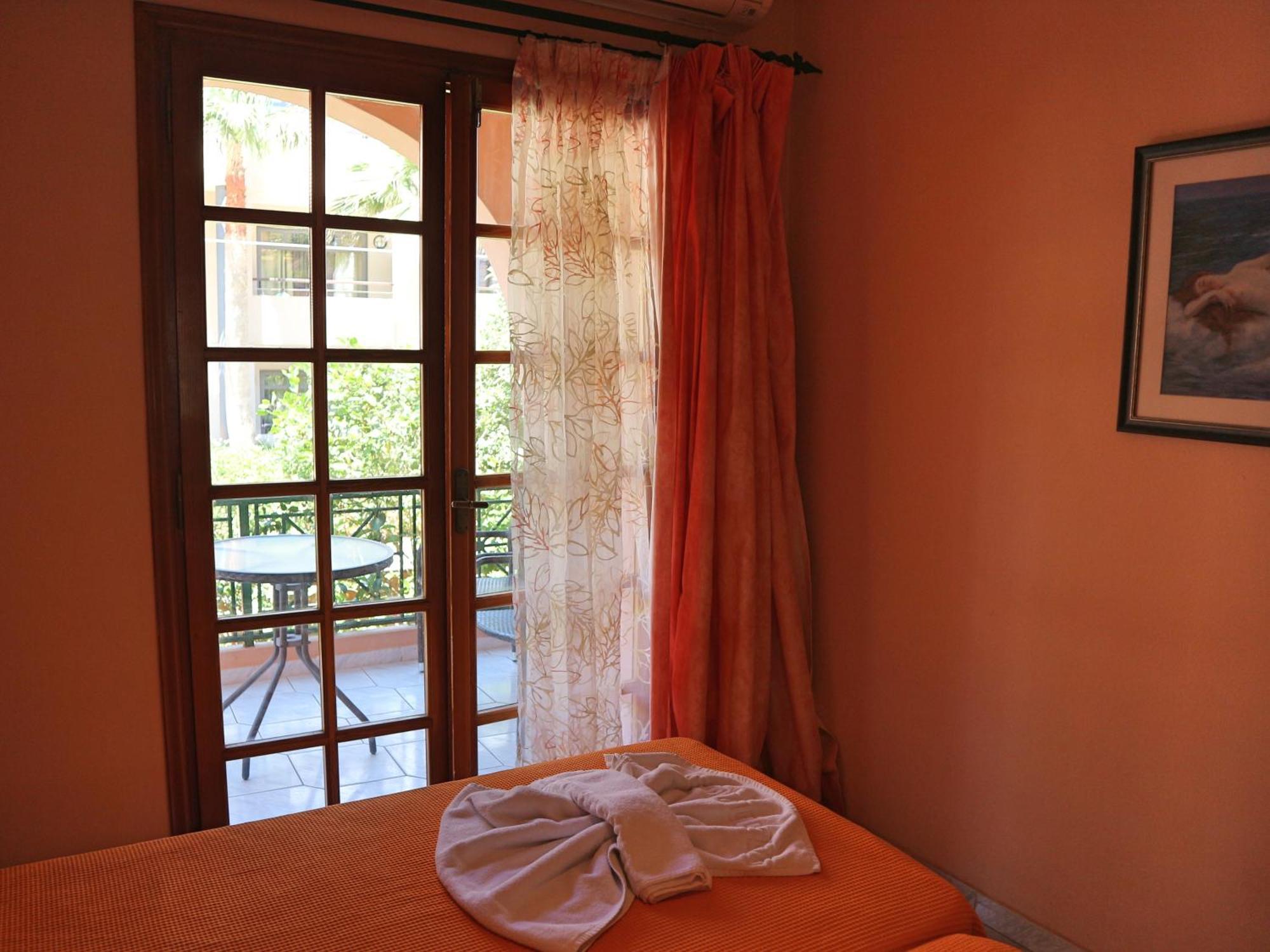 Villa Eleni Seaside Apartments Platanias  Phòng bức ảnh